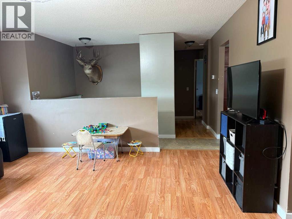 302 5 Avenue W - 10