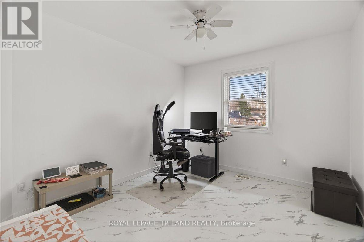 14 WELLINGTON AVENUE - 25