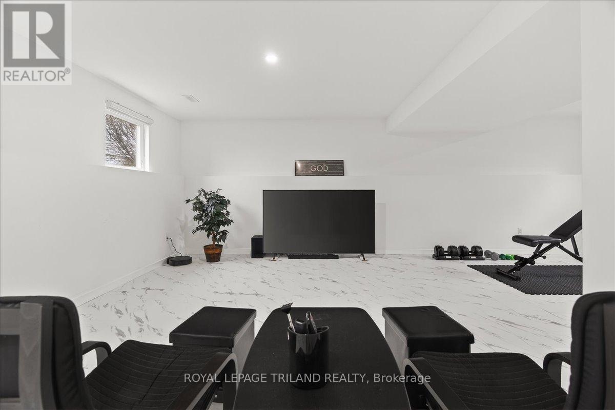14 WELLINGTON AVENUE - 29