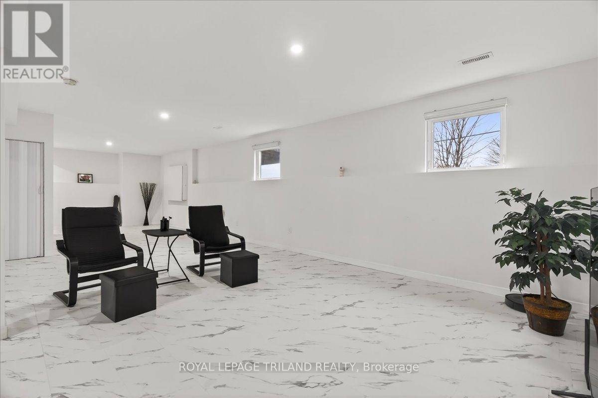 14 WELLINGTON AVENUE - 31
