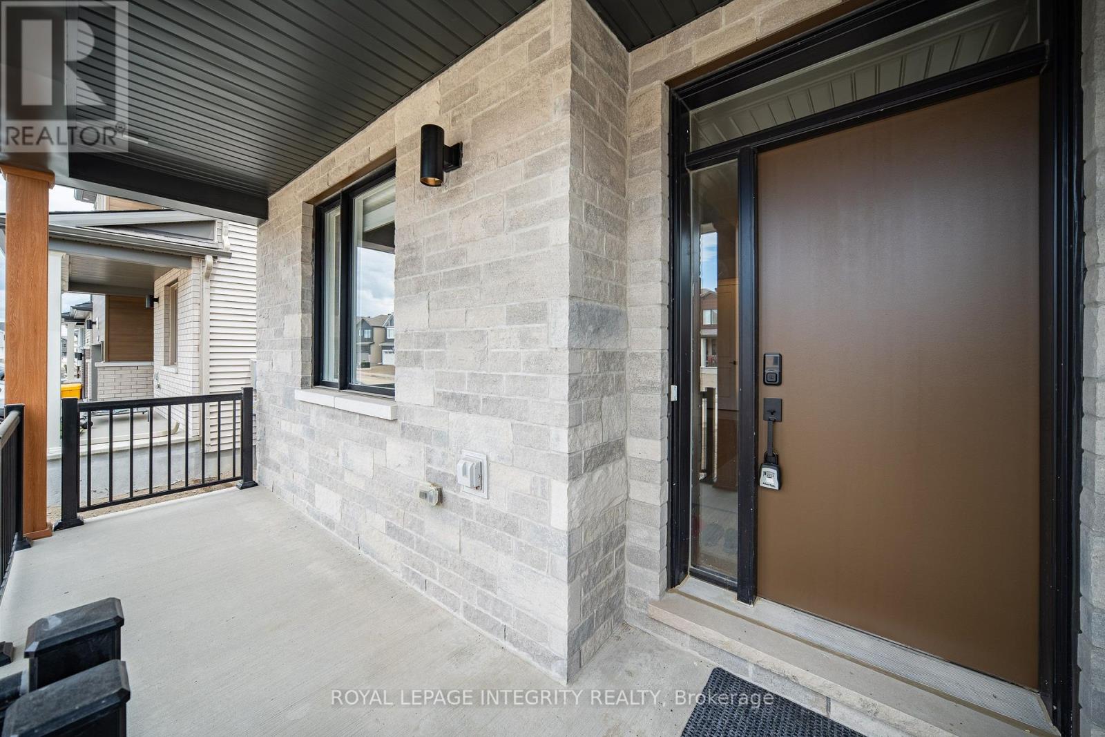 5+ Bedroom for Sale in Ottawa – 804 TINCTURE PLACE – By Peter Sagos - Image 2