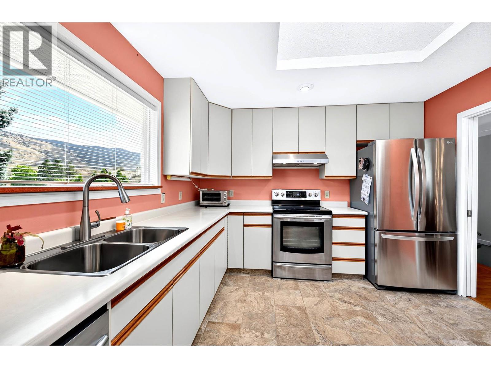 272 Valleyview Place - 13