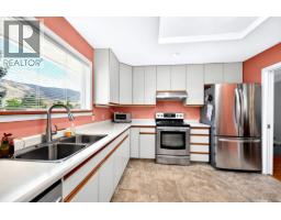 Kitchen - 272 Valleyview Place, Kamloops, BC V2C6M4 Photo 13