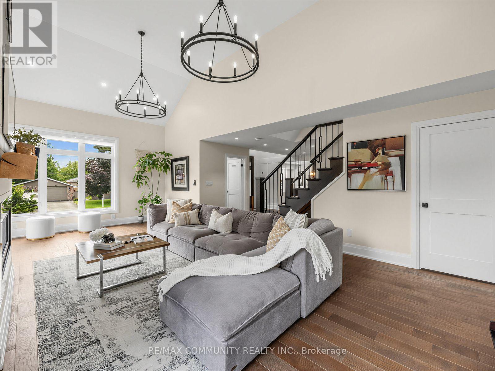 38 ROBMAR STREET E - 16
