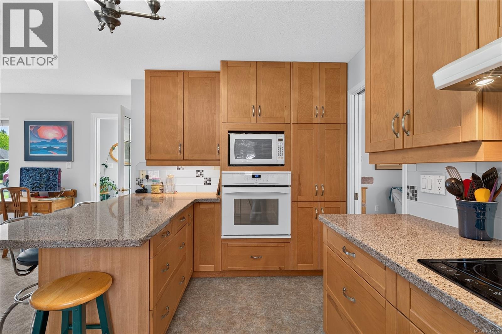 #6 850 Arbutus St - 18