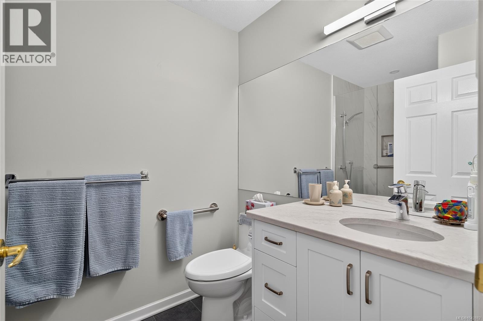 #6 850 Arbutus St - 27