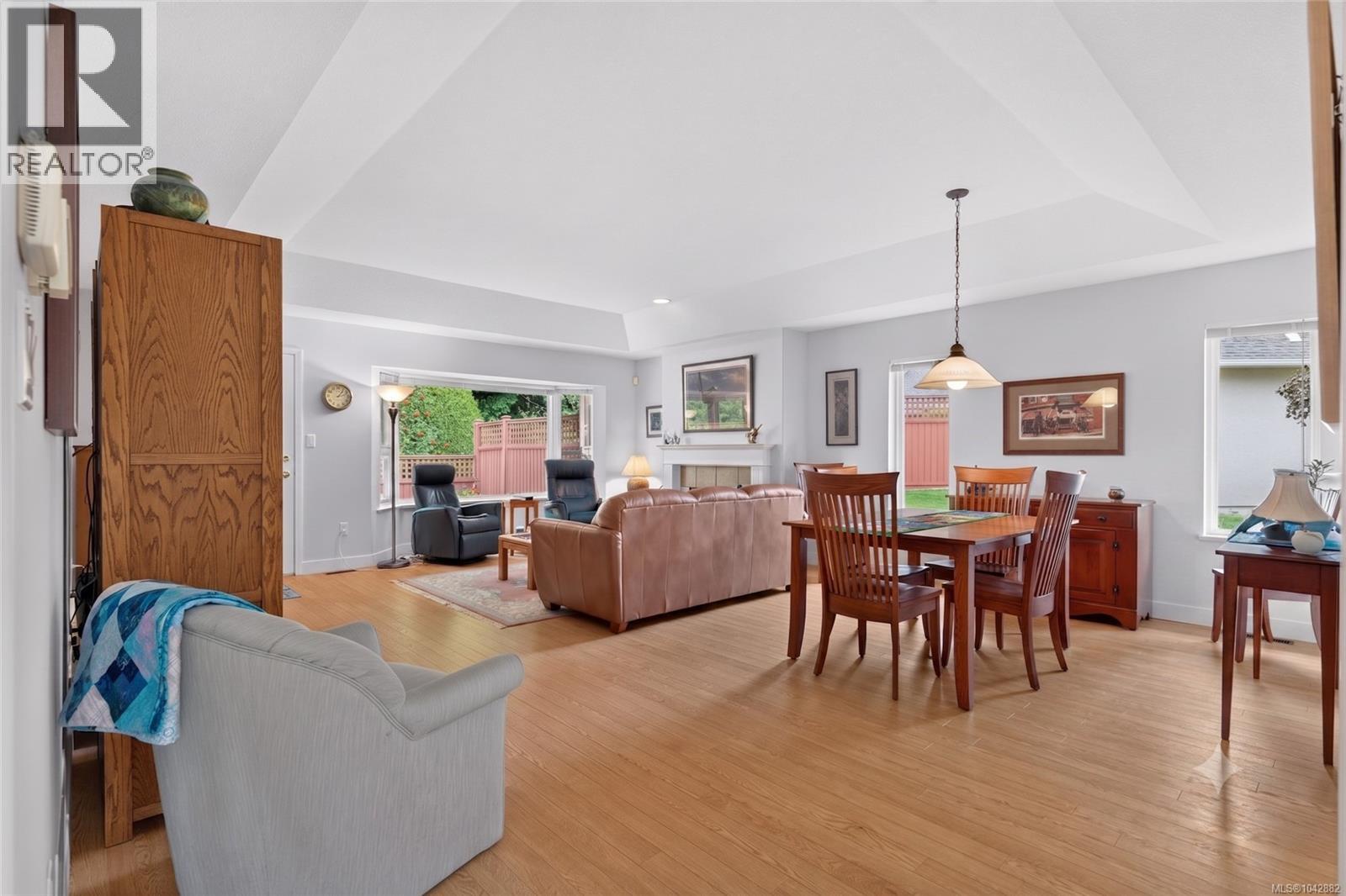 #6 850 Arbutus St - 3