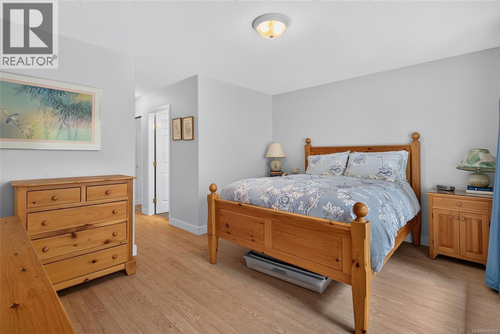 #6 850 Arbutus St - 25