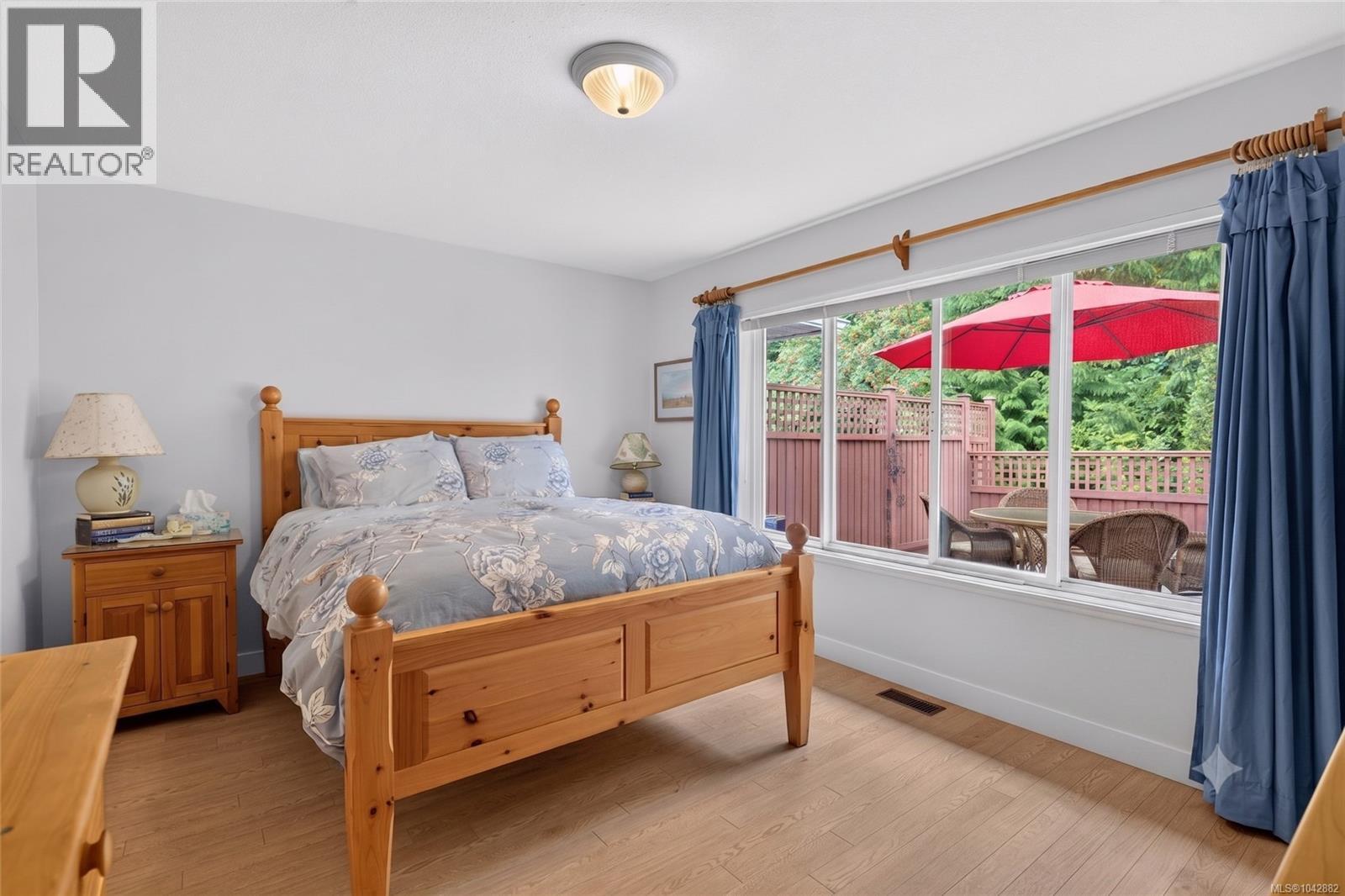 #6 850 Arbutus St - 6