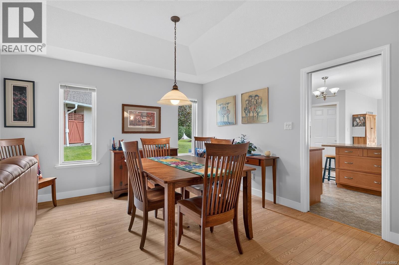 #6 850 Arbutus St - 4
