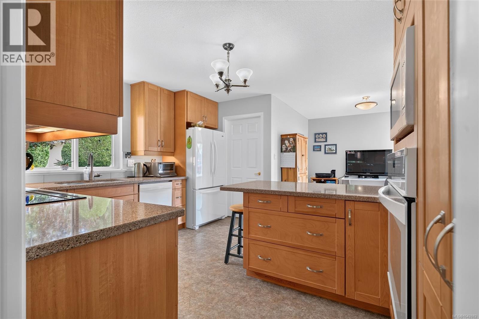 #6 850 Arbutus St - 19