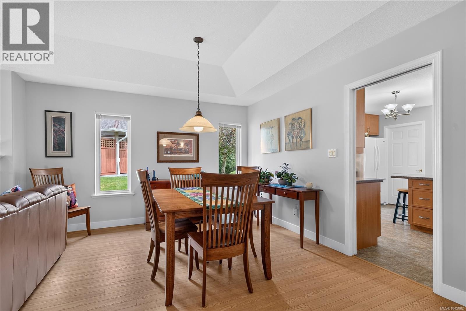 #6 850 Arbutus St - 20