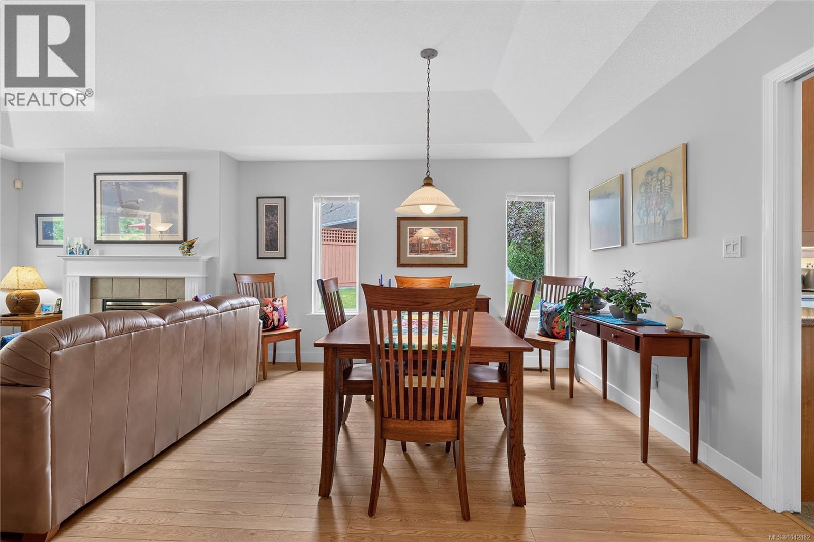 #6 850 Arbutus St - 21
