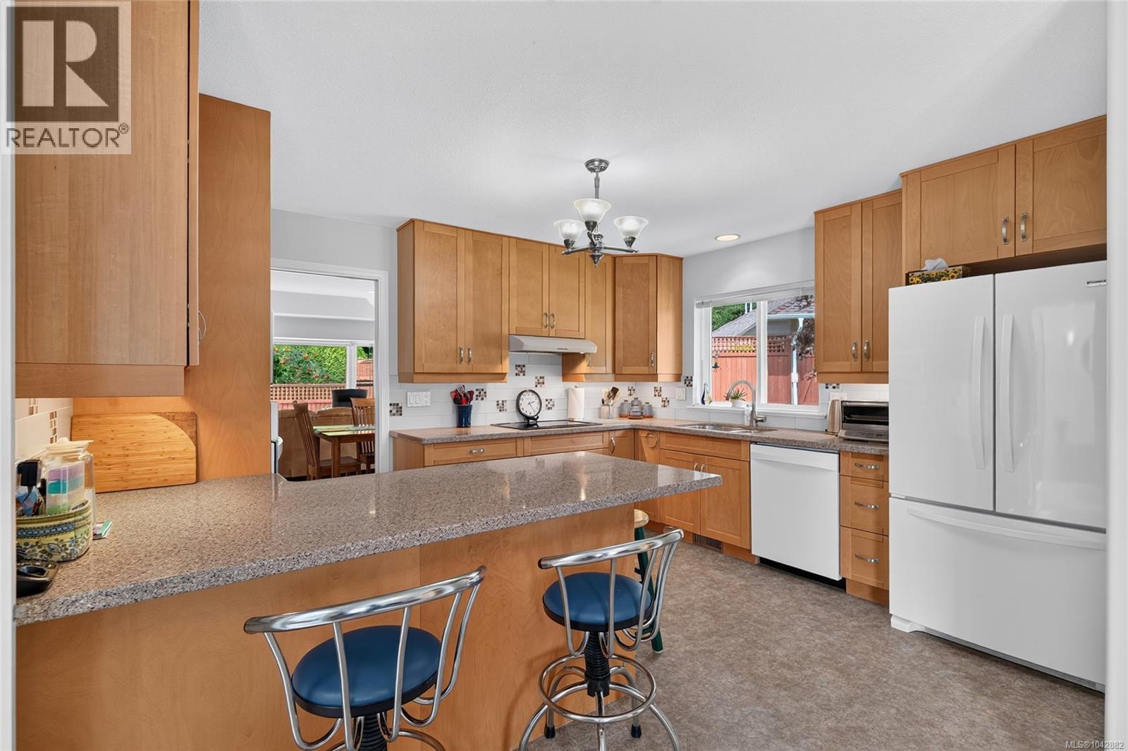 #6 850 Arbutus St - 15