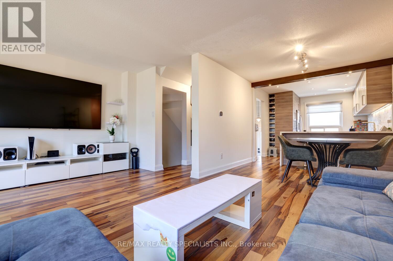 #25 2445 HOMELANDS DRIVE - Image 12