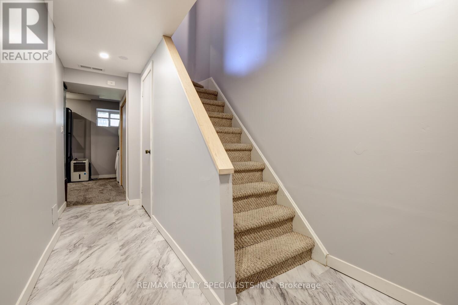#25 2445 HOMELANDS DRIVE - Image 32