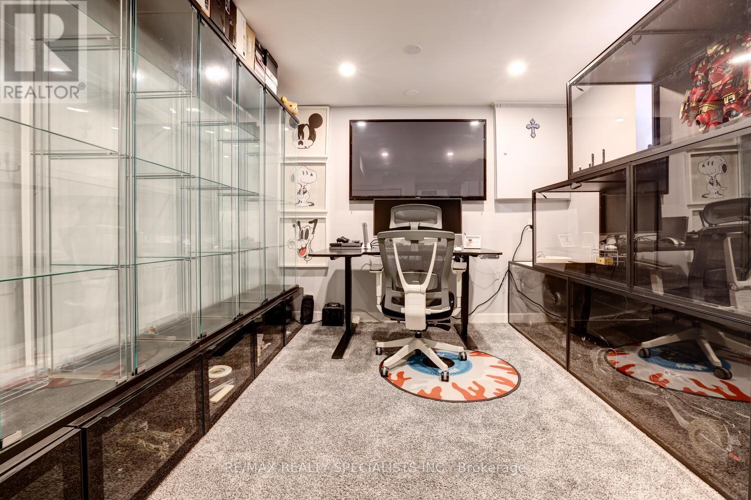 #25 2445 HOMELANDS DRIVE - Image 35