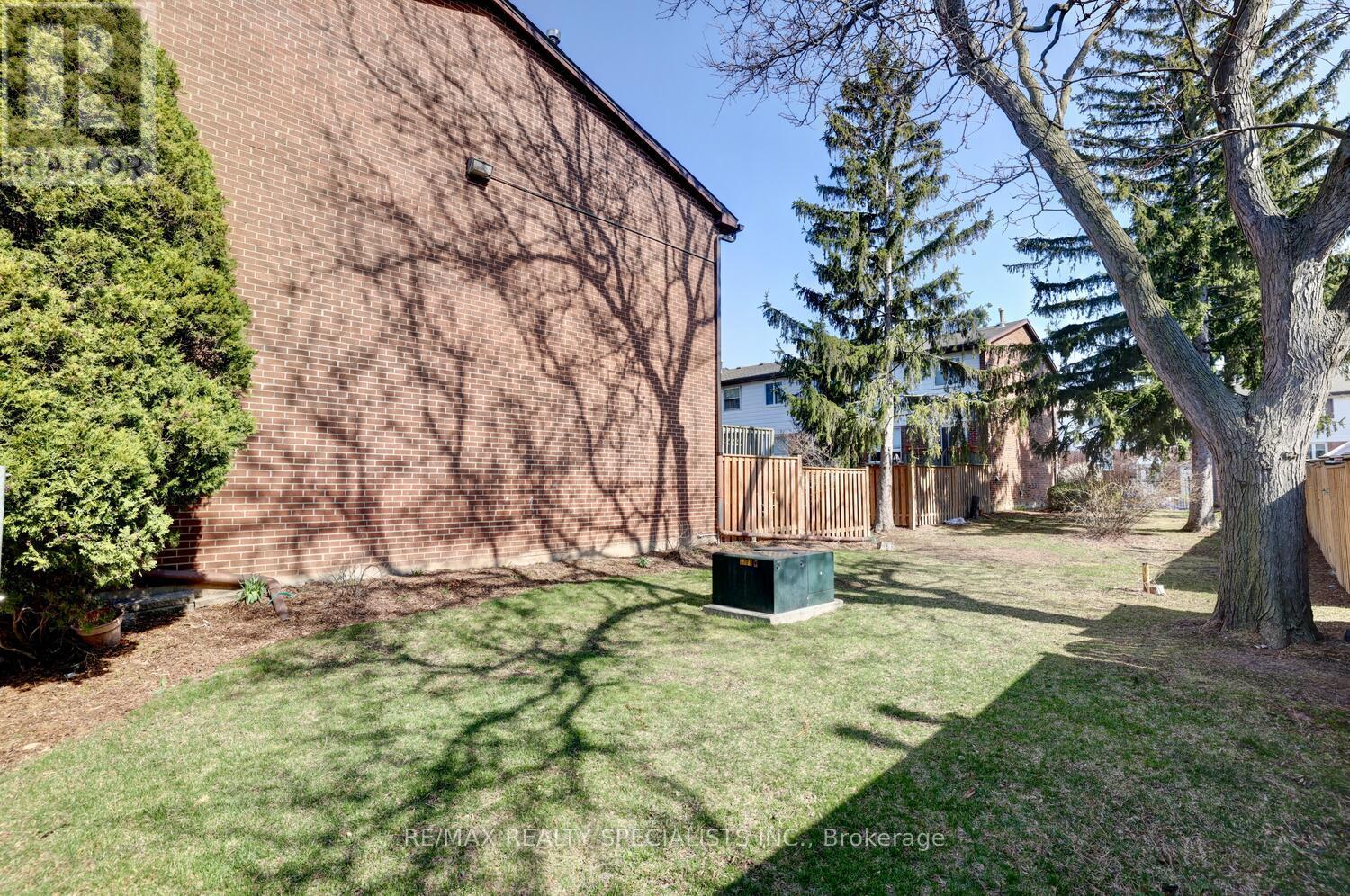 #25 2445 HOMELANDS DRIVE - Image 42