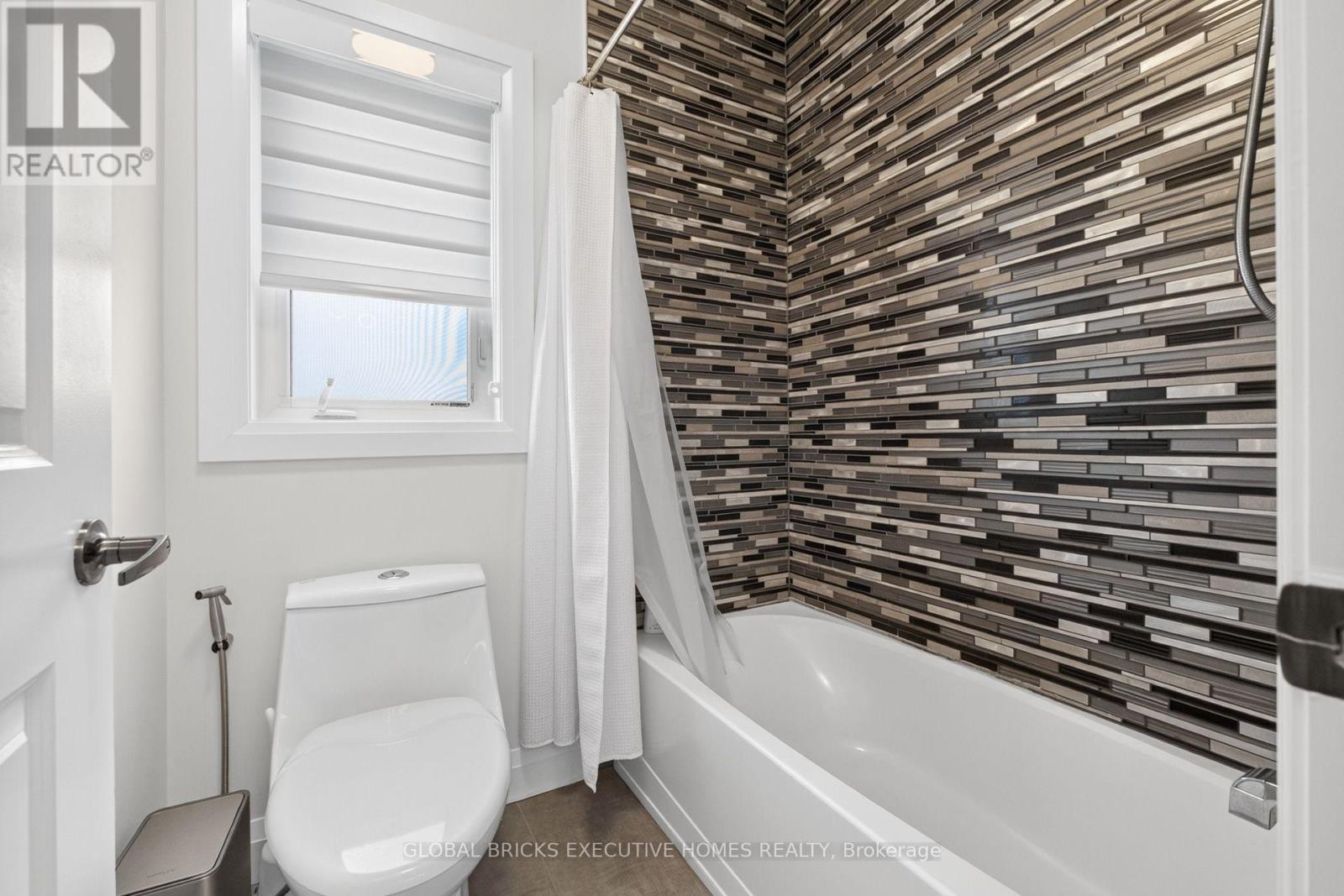 56 VALLEYSCAPE DRIVE - 36
