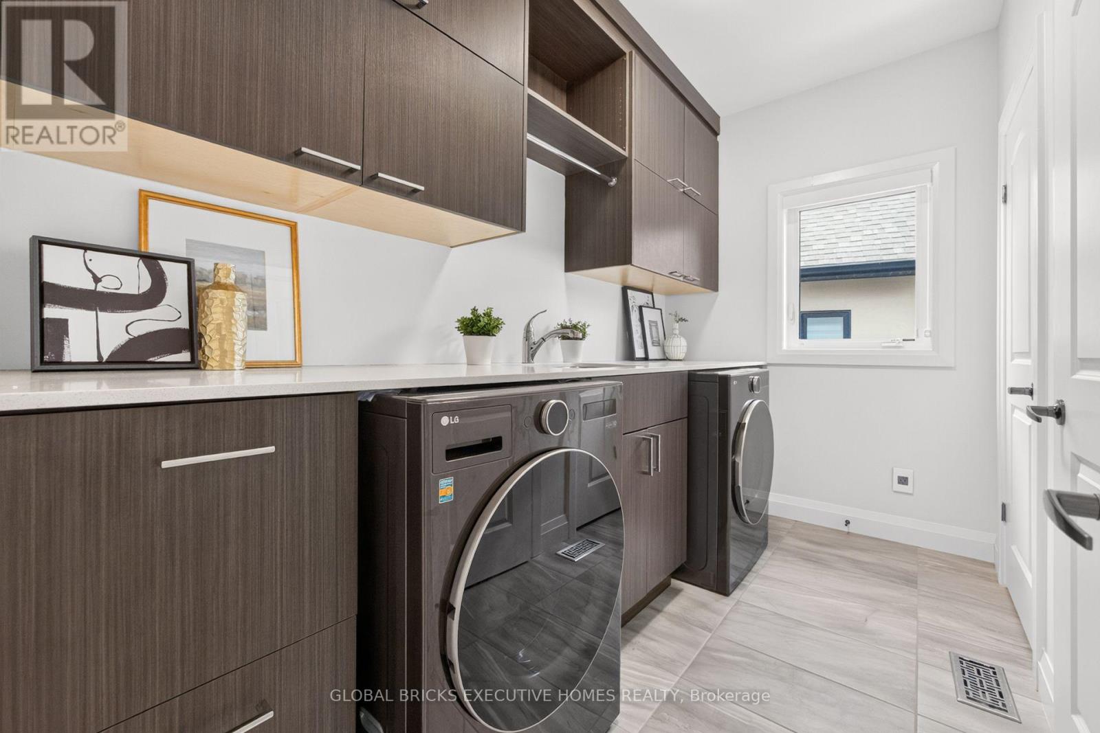 56 VALLEYSCAPE DRIVE - 39