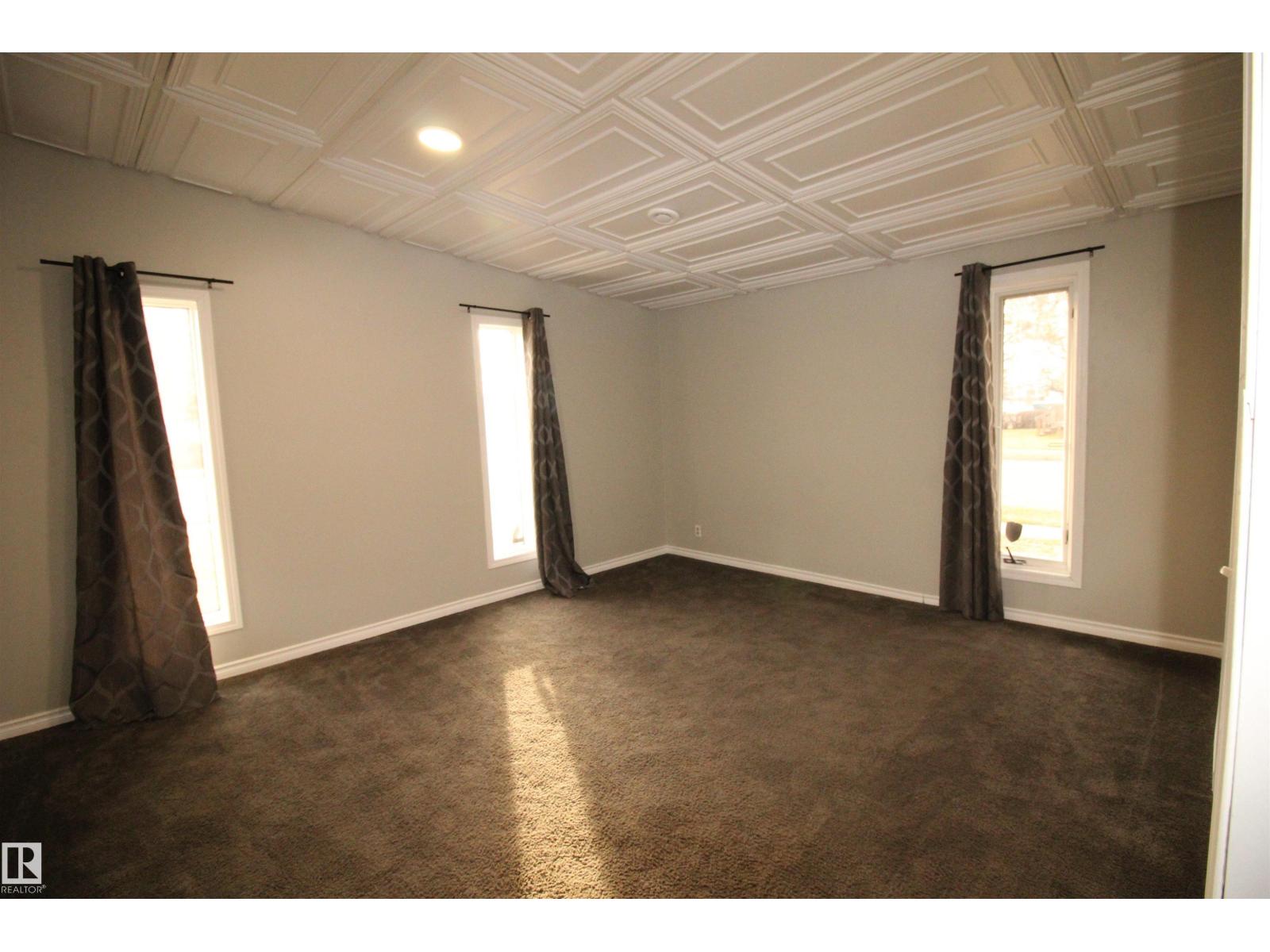 5109 47 ST - 32