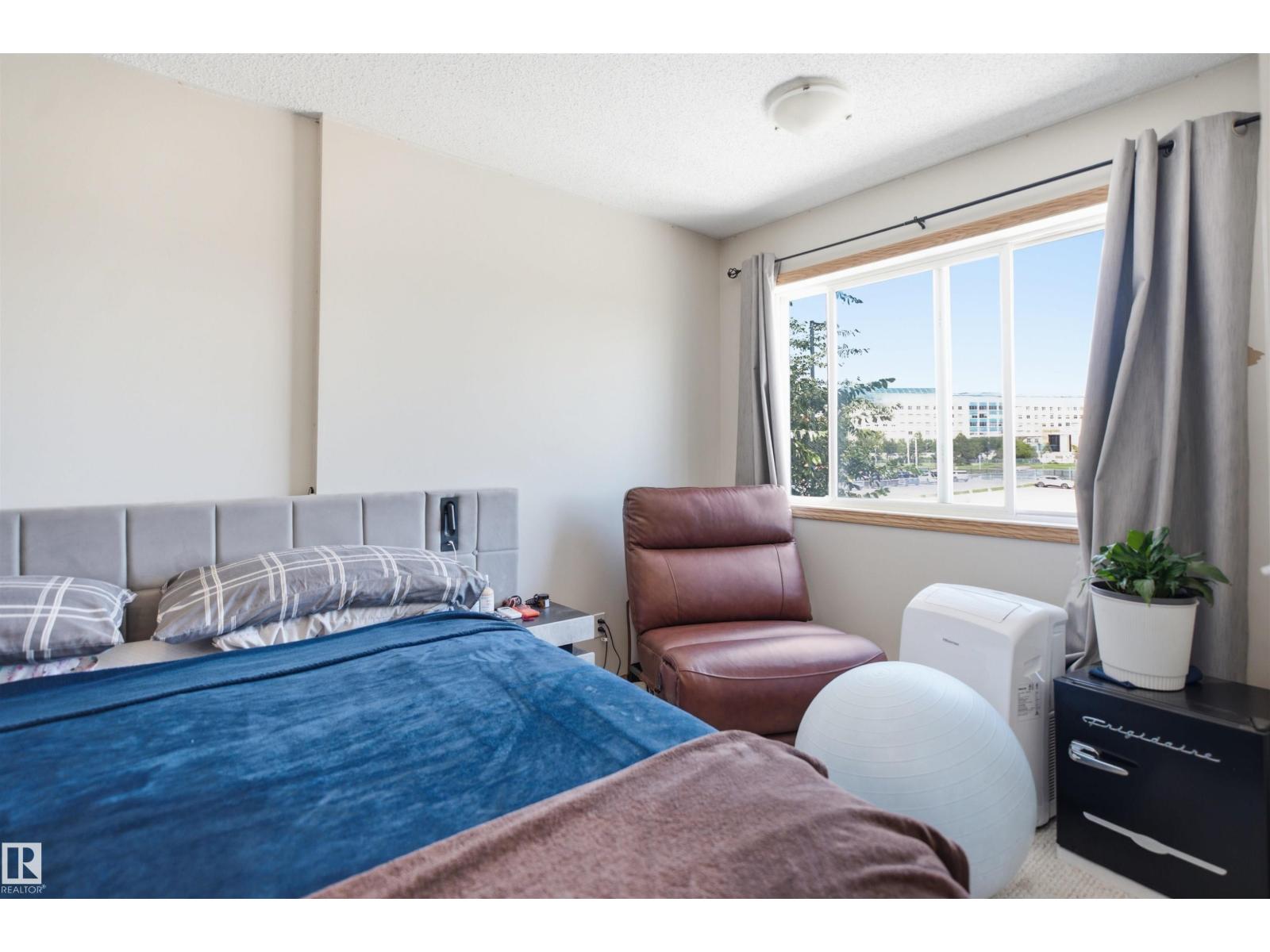 #71 10909 106 ST NW - 23