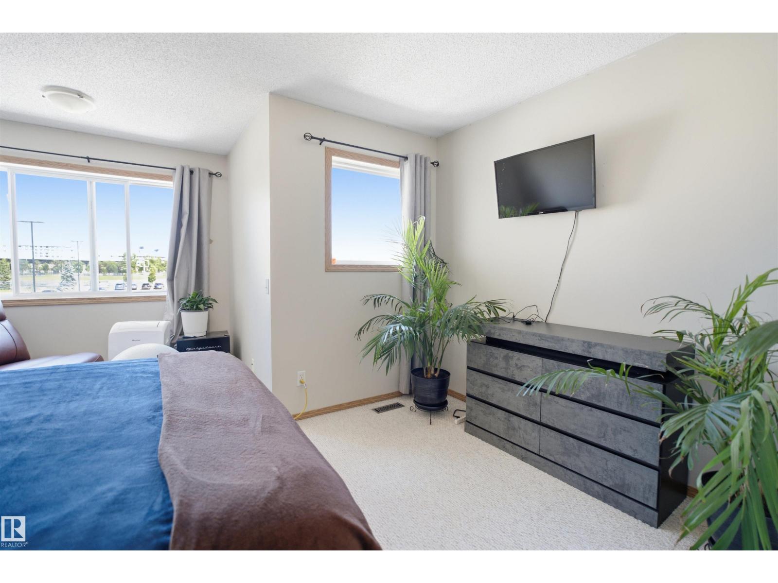 #71 10909 106 ST NW - 22