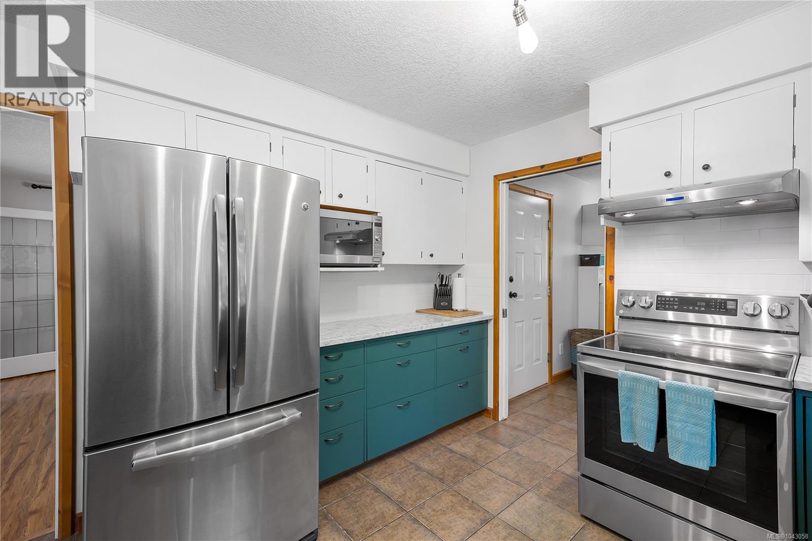 4299 Entrance Ave - 11