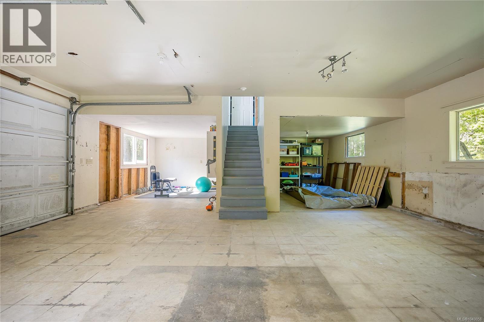 4299 Entrance Ave - 46