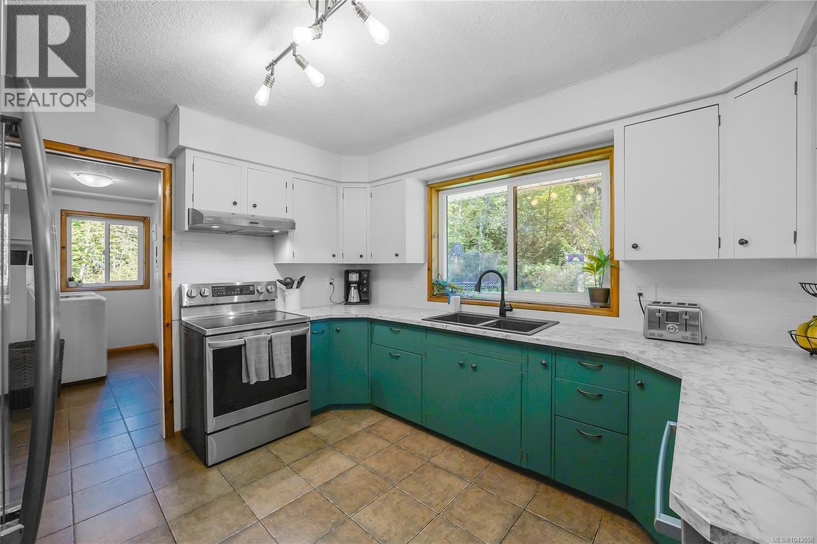 4299 Entrance Ave - 8