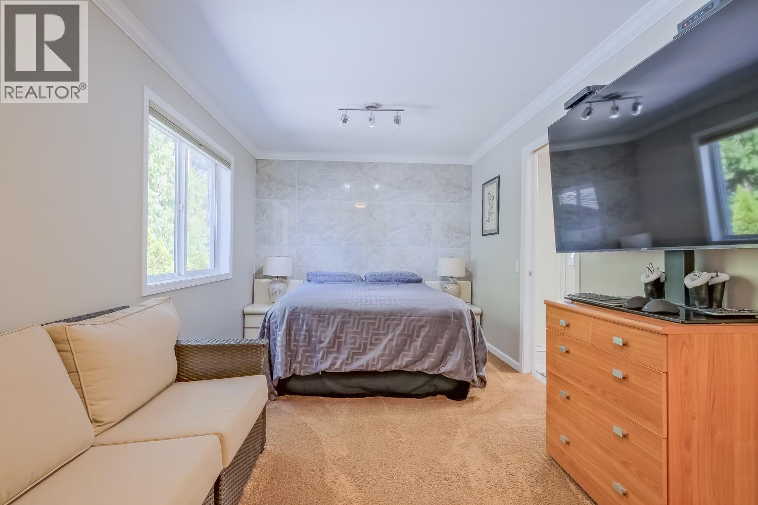  842 Raymer Road, Kelowna