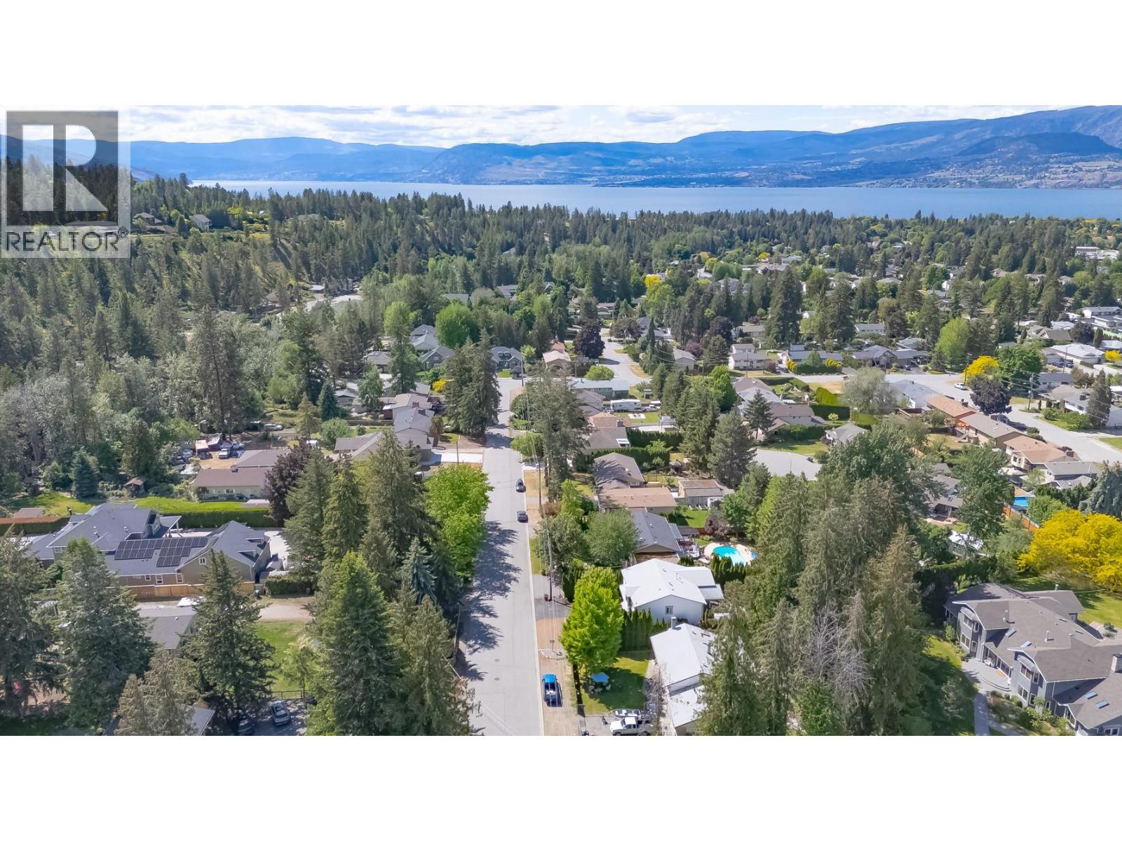  842 Raymer Road, Kelowna