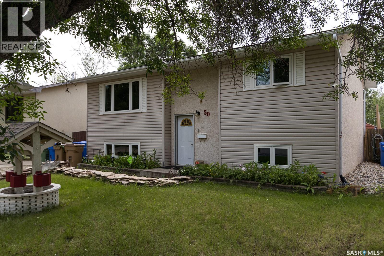 50 Hyland CRESCENT - 2