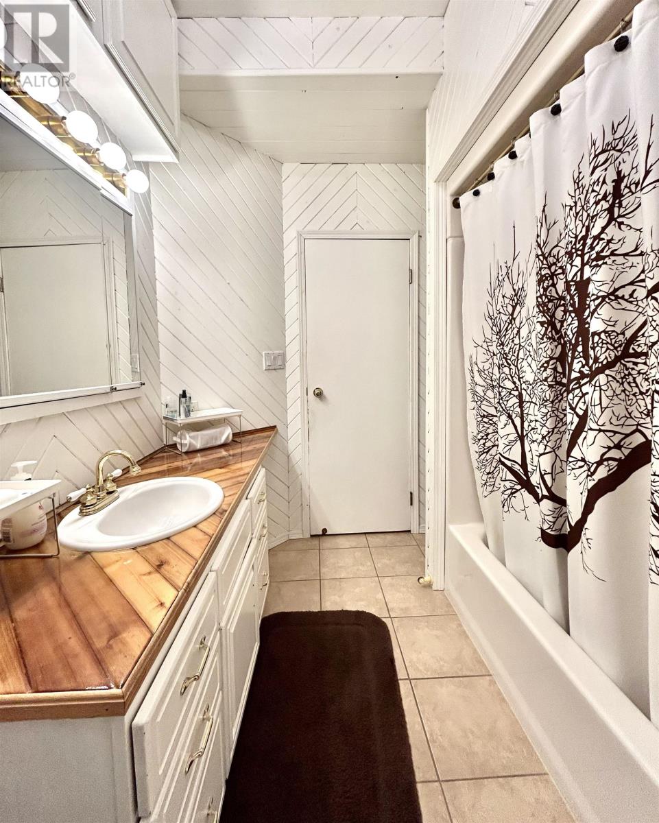 626 Second Street West - 12