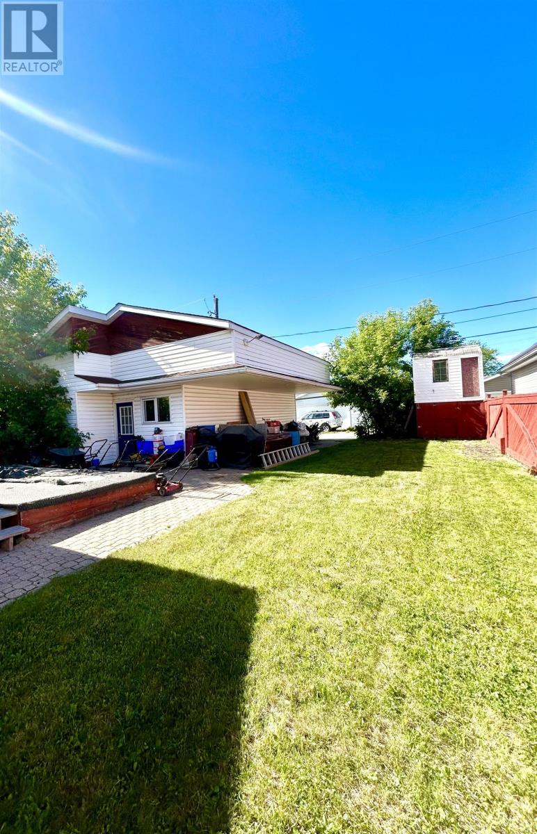 626 Second Street West - 25