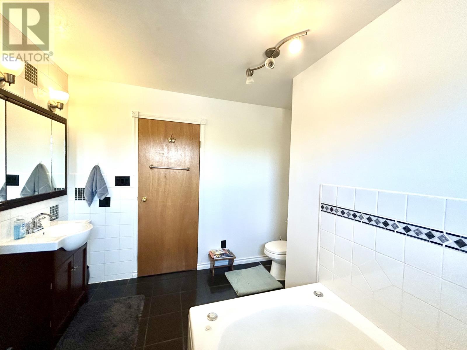 626 Second Street West - 20