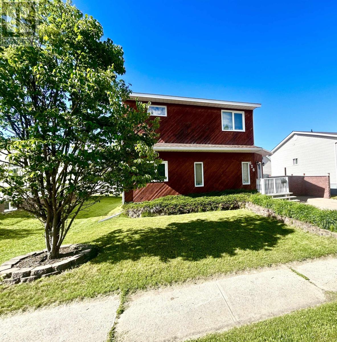 626 Second Street West - 27
