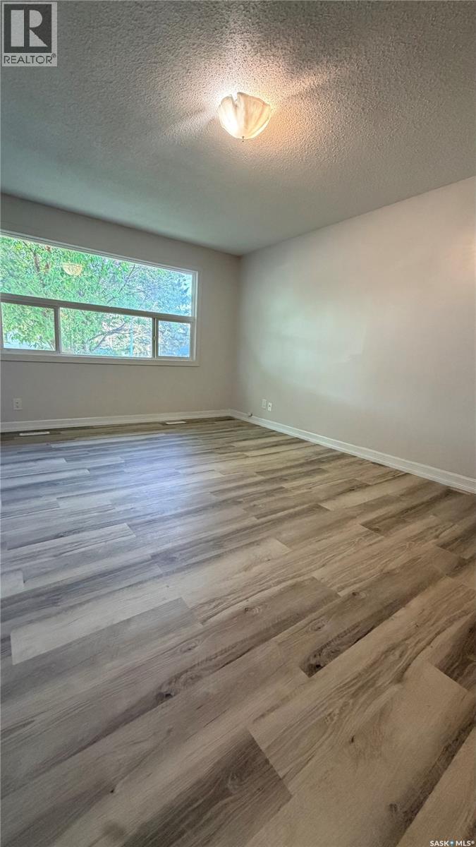 649 Douglas CRESCENT - 5