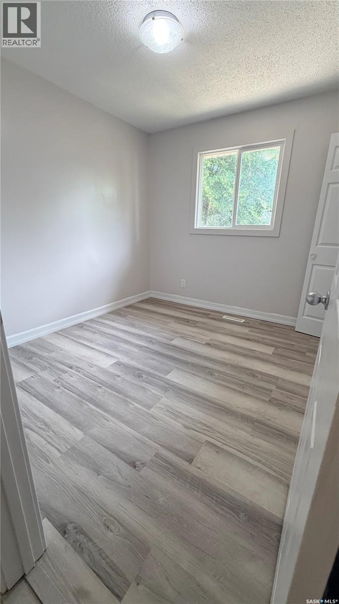 649 Douglas CRESCENT - 8