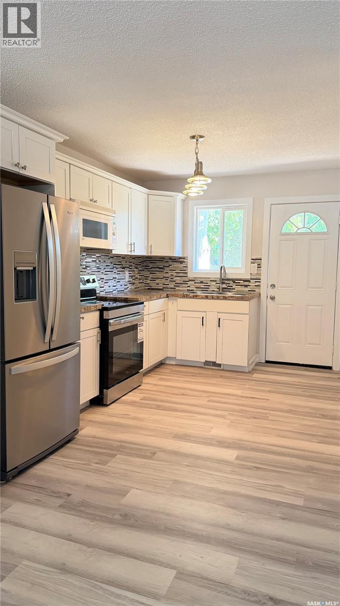 649 Douglas CRESCENT - 6