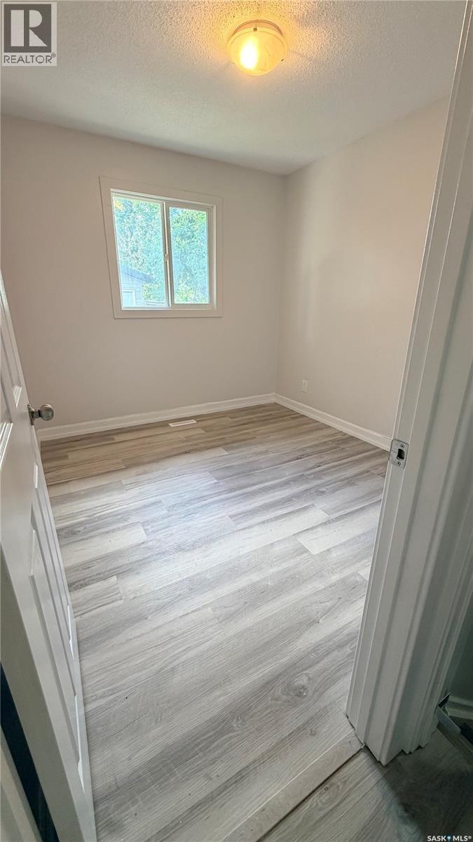 649 Douglas CRESCENT - 10