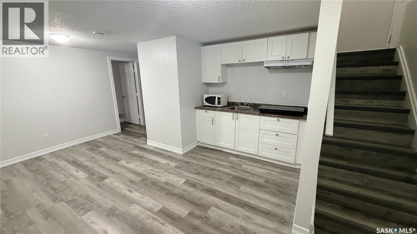 649 Douglas CRESCENT - 14