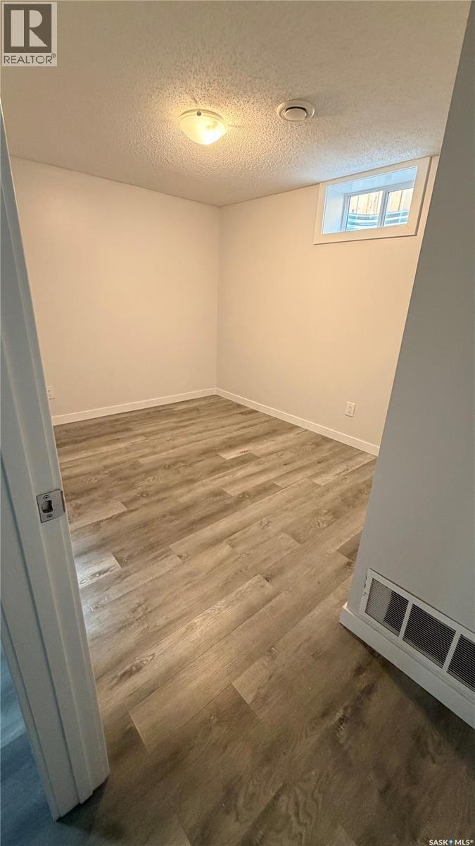 649 Douglas CRESCENT - 21