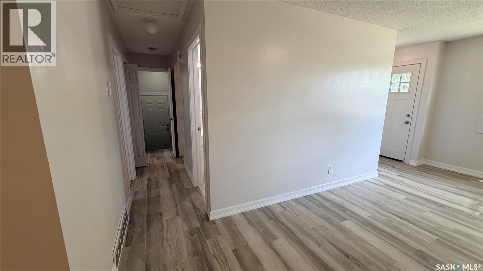 649 Douglas CRESCENT - 11