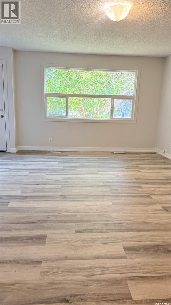 649 Douglas CRESCENT - 4