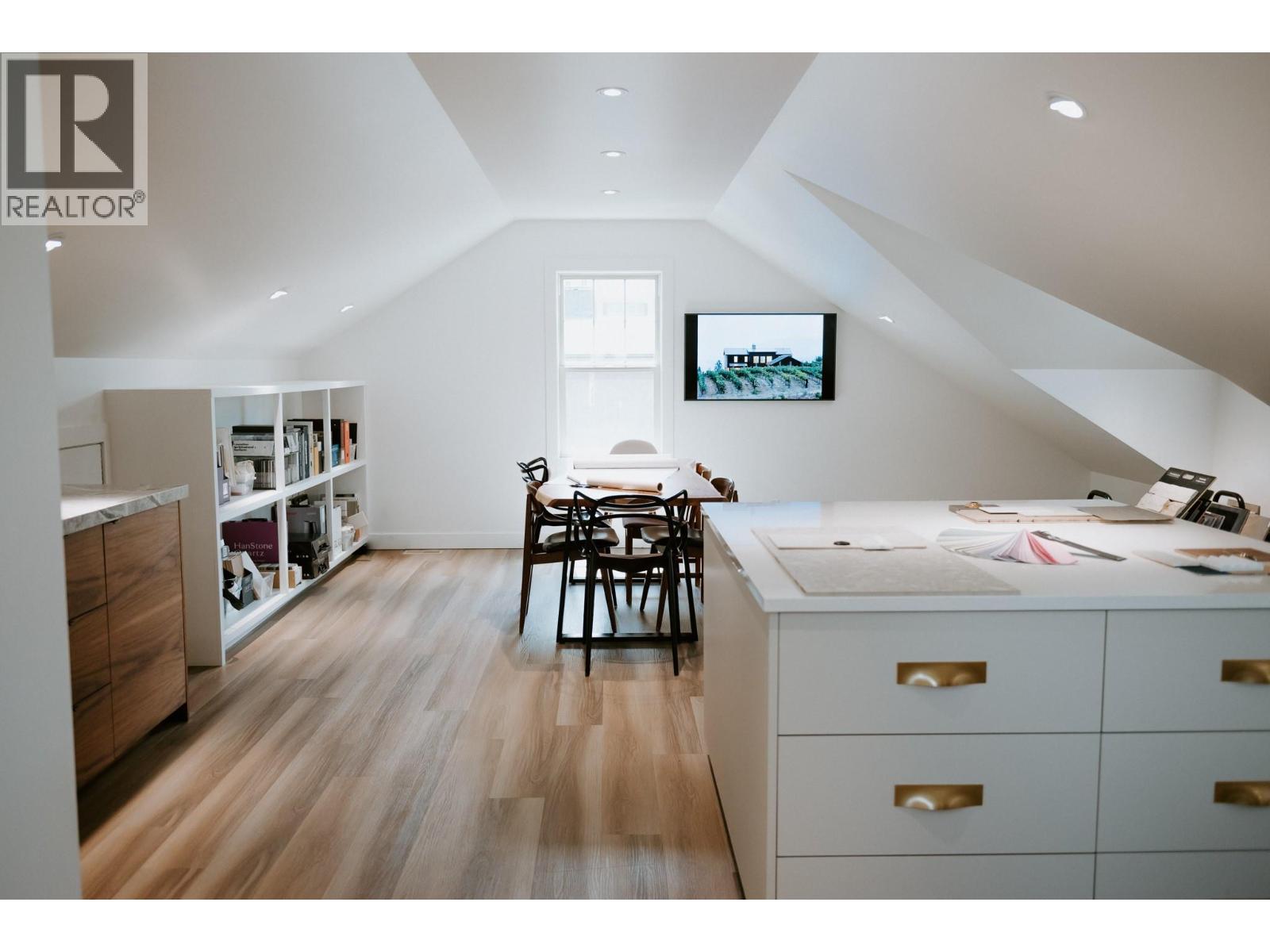 13017 Rosedale Avenue, Summerland