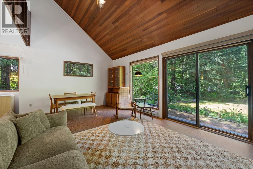 2050 MIDNIGHT WAY, Squamish