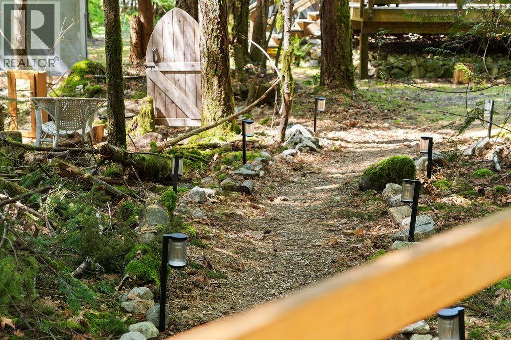 2050 MIDNIGHT WAY, Squamish
