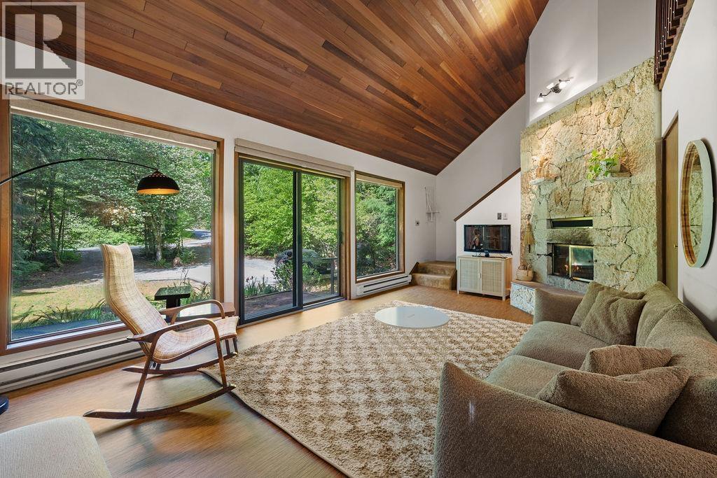2050 MIDNIGHT WAY, Squamish