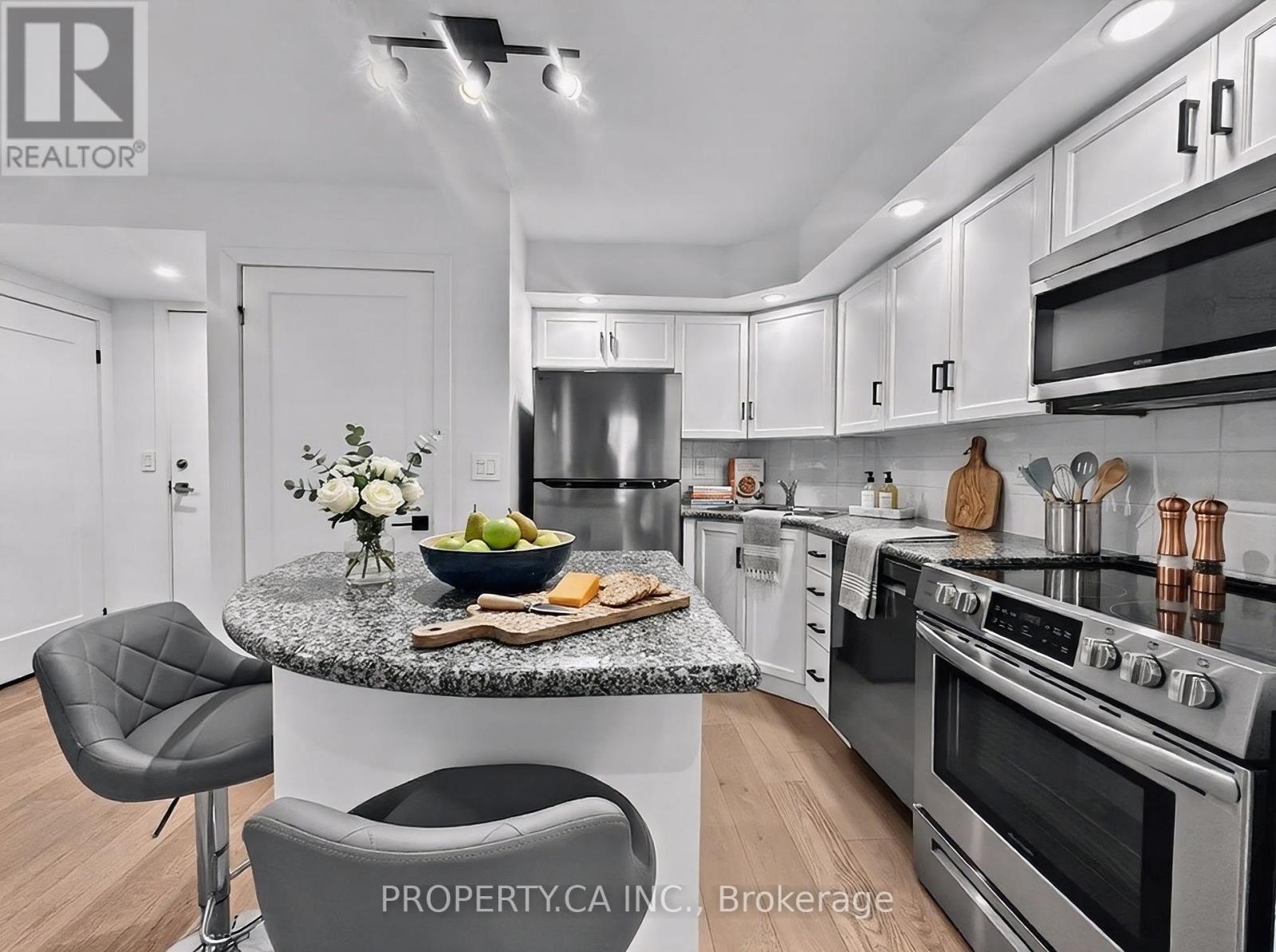 #329 250 WELLINGTON STREET - 10
